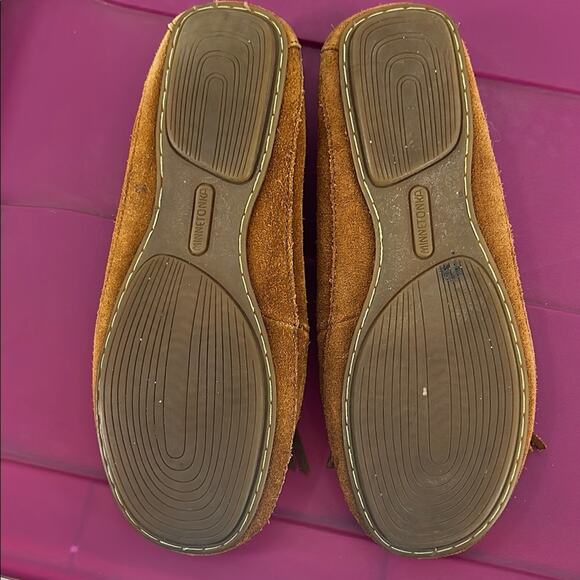 Minnetonka Women's Sherpa Lined Moccasins in Tan 7 - Picture 8 of 9